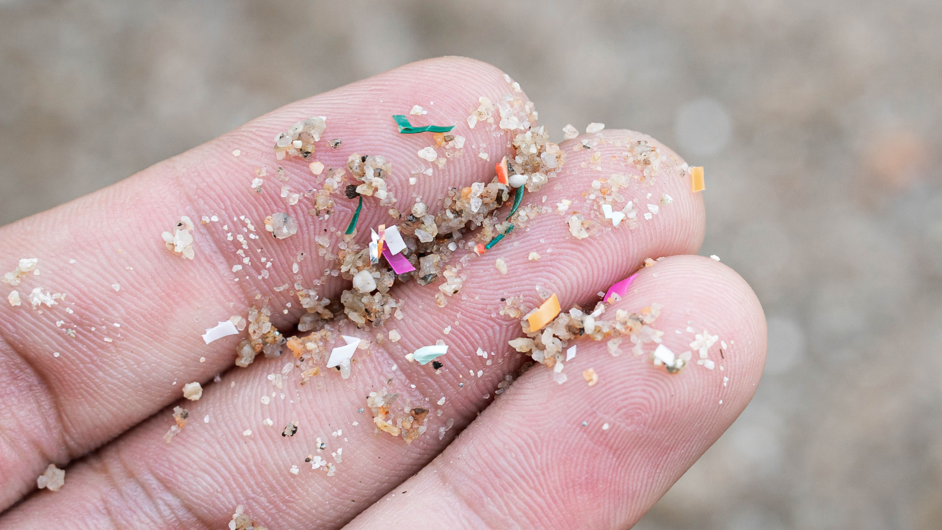 Apa-Itu-Mikroplastik-dan-Mengapa-Bisa-Turun-Bersama-Air-Hujan